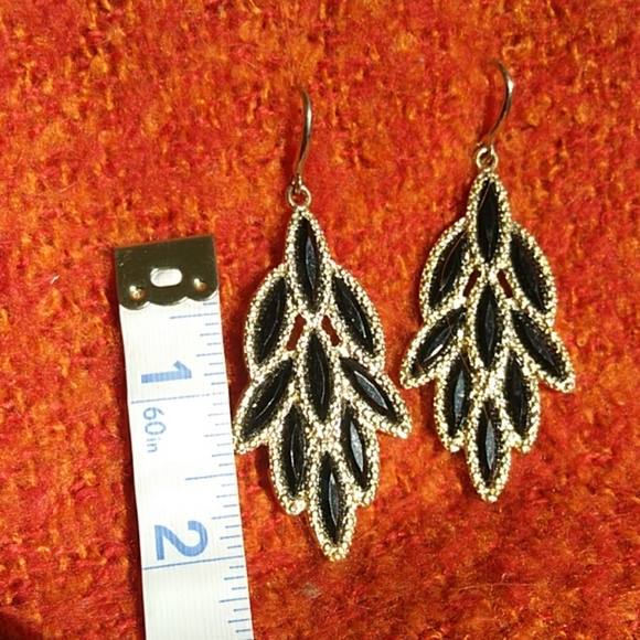 Elegant Gold & Black Earrings - Picture 5 of 5